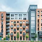 Διαμέρισμα Days - Bright With Balcony, Netflix And 70mbs Wifi In Smichov Πράγα