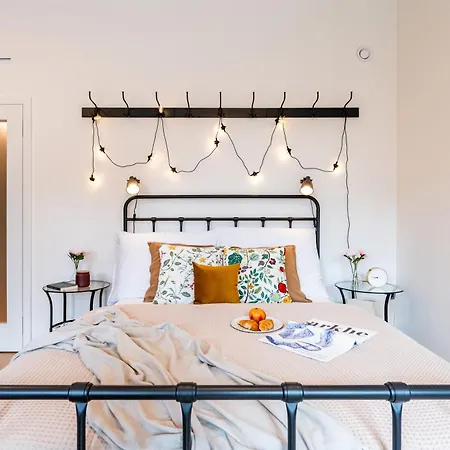 Days - Bright With Balcony, Netflix&70mbs Wifi In Smíchov Praga