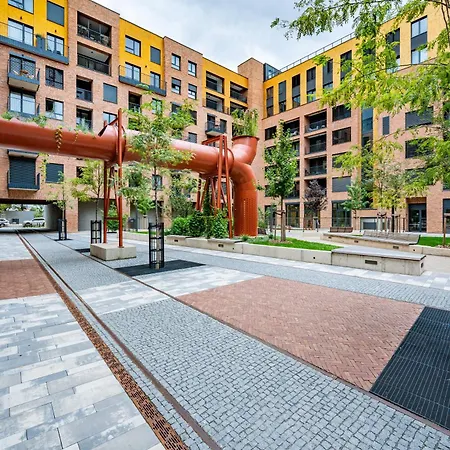 Days - Bright With Balcony, Netflix And 70mbs Wifi In Smichov Apartman Prága