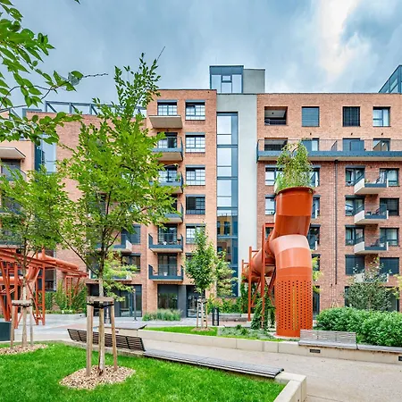Days - Bright With Balcony, Netflix&70mbs Wifi In Smíchov Apartamento