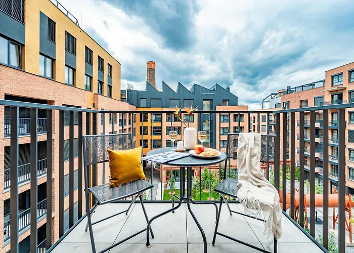 Days - Bright With Balcony, Netflix And 70mbs Wifi In Smichov شقة *