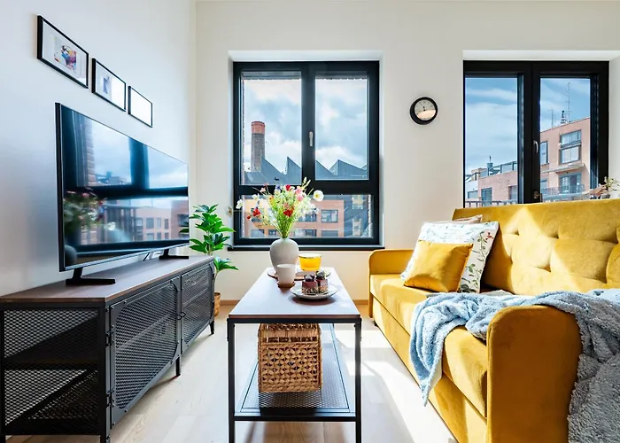 Days - Bright With Balcony, Netflix And 70mbs Wifi In Smichov *
