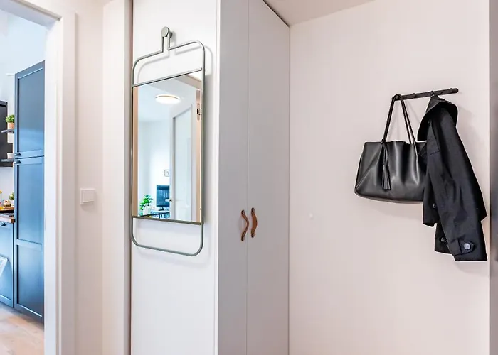 Days - Bright With Balcony, Netflix&70mbs Wifi In Smíchov Apartamento Praga